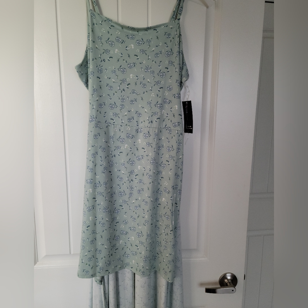 NWT! DRESS - Picture 4 of 6
